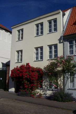 Гостиница Gästehaus am Krähenteich  Любек